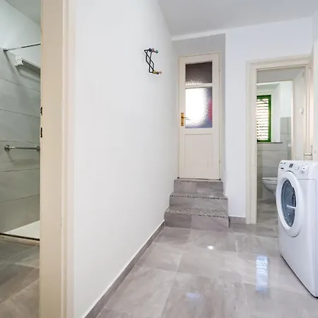 Апартаменты Seaside House Kolovare