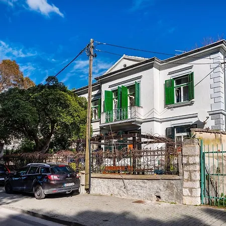 Seaside House Kolovare Apartman *